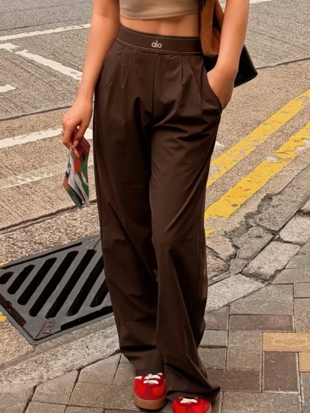 Regular ALO Yoga Espresso Brown Pants Cool Girl👧🏻Office to Weekend Style🍹XS/S - Picture 2 of 7